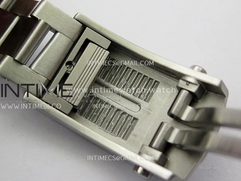 Avenger Chronometer 42mm GMT Red Second Hand SS BLSF 1:1 Best Version Black Dial On SS Bracelet A2836