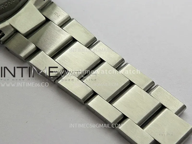 Avenger Chronometer 42mm GMT Yellow Second Hand SS BLSF 1:1 Best Version Black Dial On SS Bracelet A2836