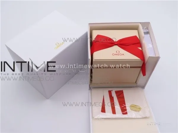 OMEGA BOX SET WITH BOOKLET BAG.